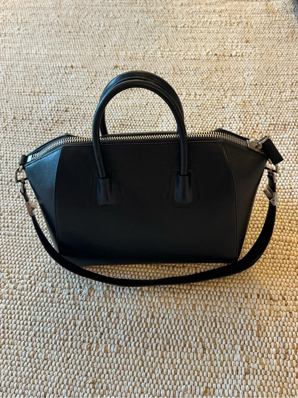 Givenchy Sugar Goatskin Medium Antigona Bag Black EUC